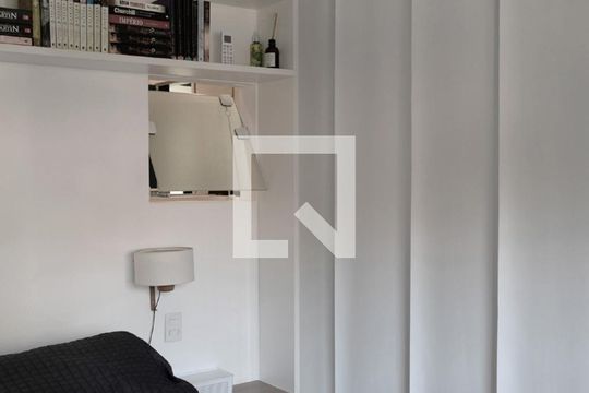 Quarto de kitnet/studio para alugar com 1 quarto, 40m² em Jardim das Bandeiras, São Paulo
