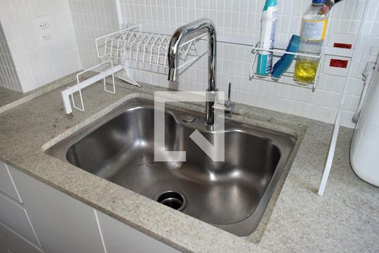 Cozinha de kitnet/studio para alugar com 1 quarto, 40m² em Jardim das Bandeiras, São Paulo