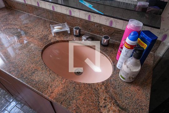 Banheiro de casa à venda com 3 quartos, 290m² em Vila Madalena, São Paulo
