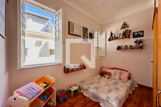 Quarto 1 de casa de condomínio à venda com 3 quartos, 140m² em Botafogo, Rio de Janeiro