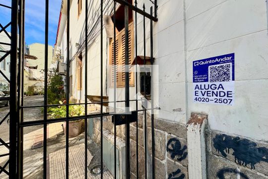 Plaquinha instalada de casa de condomínio à venda com 3 quartos, 140m² em Botafogo, Rio de Janeiro