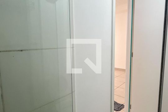 Banheiro de apartamento para alugar com 2 quartos, 32m² em Piqueri, São Paulo