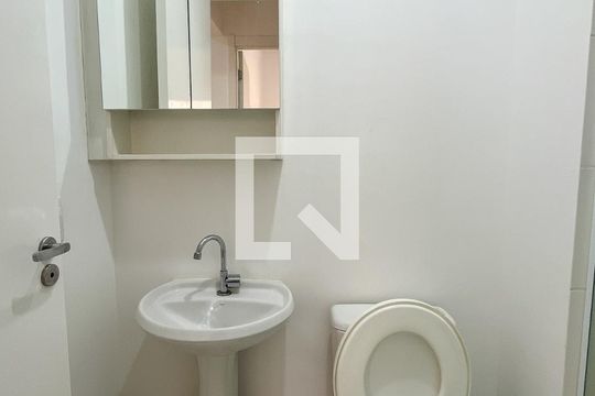 Banheiro de apartamento para alugar com 2 quartos, 32m² em Piqueri, São Paulo