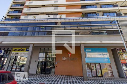Fachada do Condomínio de kitnet/studio para alugar com 1 quarto, 34m² em Batel, Curitiba