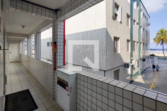 Área comum - Corredor de kitnet/studio para alugar com 1 quarto, 44m² em Vila Tupi, Praia Grande