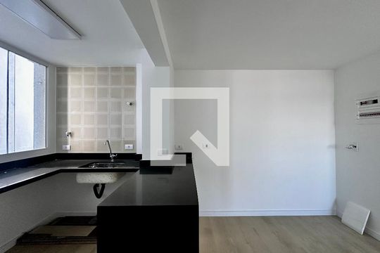 Cozinha de apartamento à venda com 2 quartos, 49m² em Aeroporto, São Paulo