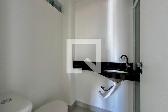 Banheiro Social de apartamento à venda com 2 quartos, 49m² em Aeroporto, São Paulo