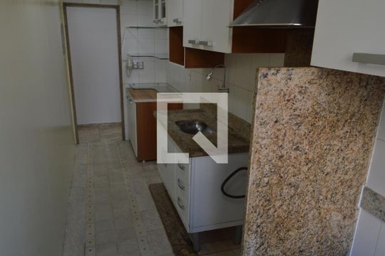 Cozinha de apartamento para alugar com 2 quartos, 51m² em Pechincha, Rio de Janeiro
