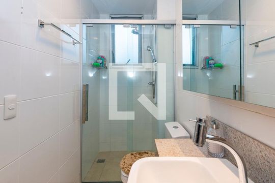 Banheiro da Suíte de apartamento à venda com 4 quartos, 114m² em Buritis, Belo Horizonte