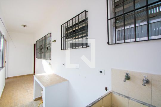Área de serviço de casa para alugar com 3 quartos, 210m² em Parque Bandeirante, Santo André