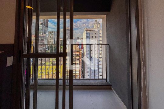 Varanda de kitnet/studio à venda com 1 quarto, 27m² em Cerqueira César, São Paulo