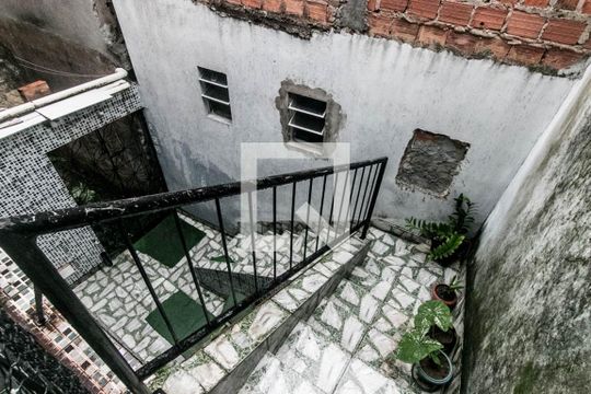 Escadas de casa para alugar com 1 quarto, 58m² em Barreiras, Salvador