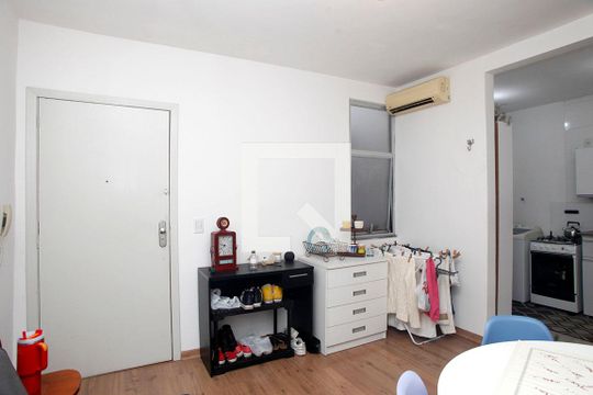 Sala de apartamento para alugar com 2 quartos, 56m² em Cidade Baixa, Porto Alegre