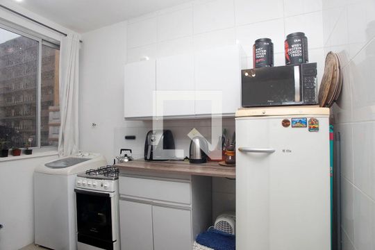 Cozinha + Área de Serviço de apartamento para alugar com 2 quartos, 56m² em Cidade Baixa, Porto Alegre