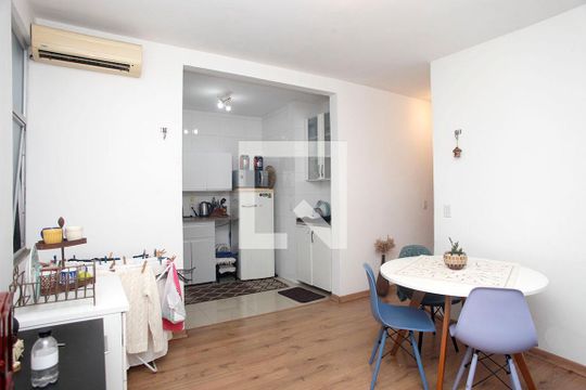 Sala de apartamento para alugar com 2 quartos, 56m² em Cidade Baixa, Porto Alegre