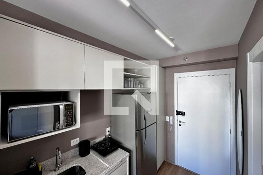 Cozinha de kitnet/studio para alugar com 1 quarto, 24m² em Santo Amaro, São Paulo
