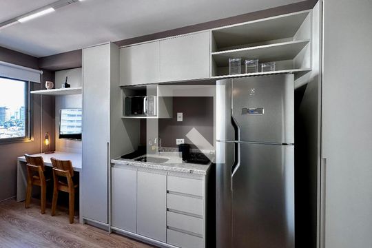 Cozinha de kitnet/studio para alugar com 1 quarto, 24m² em Santo Amaro, São Paulo