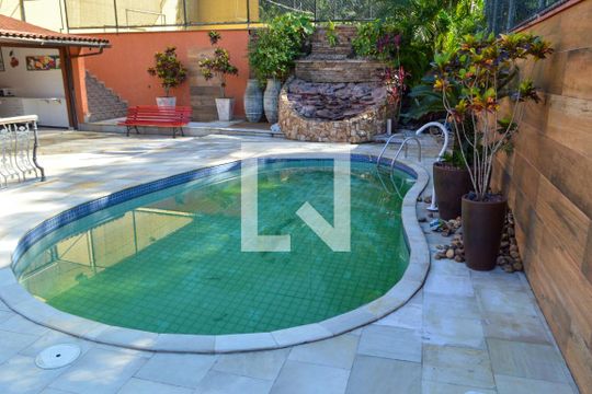 Piscina de casa de condomínio para alugar com 4 quartos, 600m² em Pechincha, Rio de Janeiro