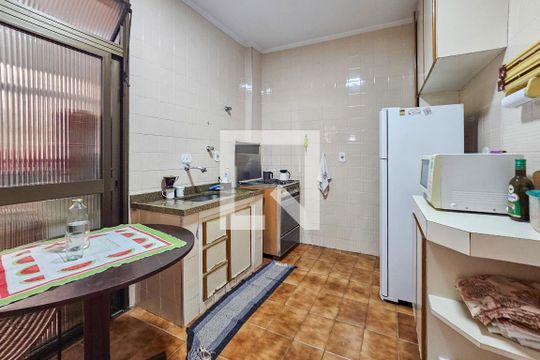 cozinha de apartamento para alugar com 3 quartos, 98m² em Jardim Las Palmas, Guarujá