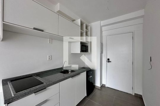 Cozinha de kitnet/studio para alugar com 0 quarto, 28m² em Campo Belo, São Paulo