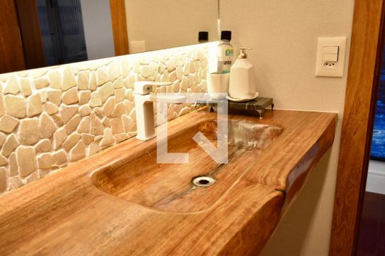 Lavabo de casa para alugar com 4 quartos, 290m² em Planalto Paulista, São Paulo