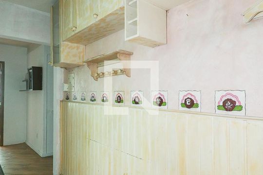 Cozinha de apartamento à venda com 2 quartos, 45m² em Agronomia, Porto Alegre