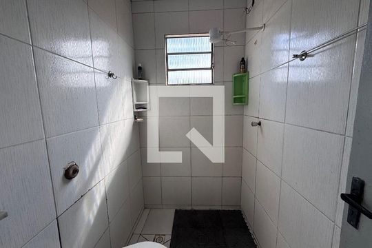 Banheiro 2 de casa à venda com 2 quartos, 80m² em Scharlau, São Leopoldo