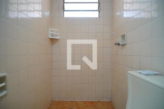 Banheiro de kitnet/studio para alugar com 1 quarto, 35m² em Rondônia, Novo Hamburgo