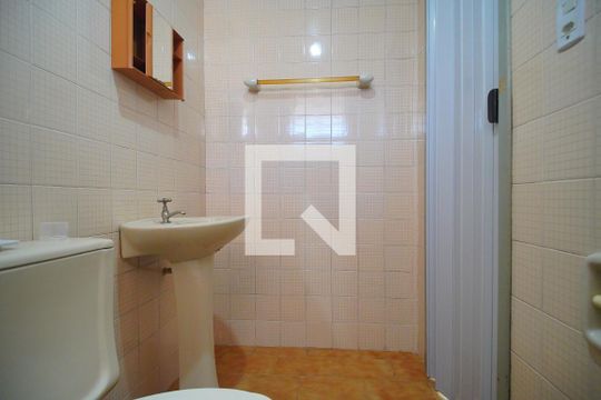 Banheiro de kitnet/studio para alugar com 1 quarto, 35m² em Rondônia, Novo Hamburgo