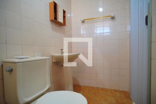 Banheiro de kitnet/studio para alugar com 1 quarto, 35m² em Rondônia, Novo Hamburgo