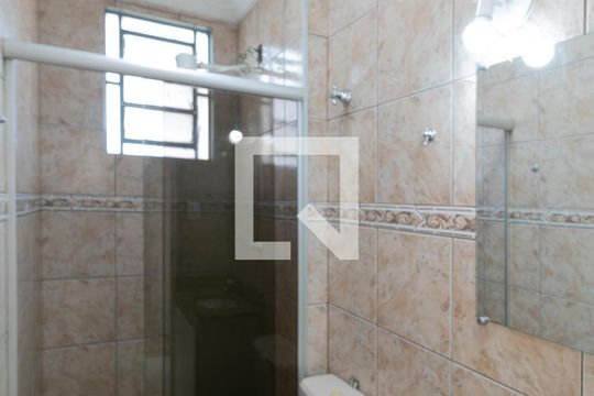 Banheiro de apartamento para alugar com 2 quartos, 44m² em Copacabana, Belo Horizonte