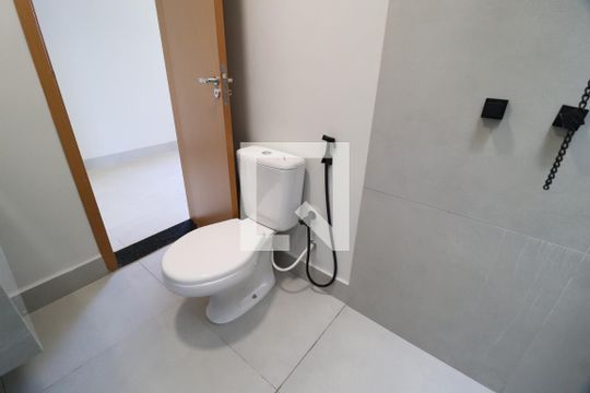 Banheiro/Suíte 2  de casa para alugar com 2 quartos, 85m² em Shopping Park, Uberlândia