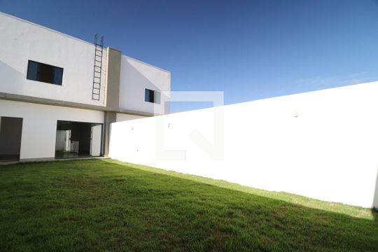 Quintal de casa para alugar com 2 quartos, 85m² em Shopping Park, Uberlândia