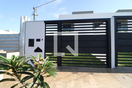 Fachada de casa para alugar com 2 quartos, 85m² em Shopping Park, Uberlândia