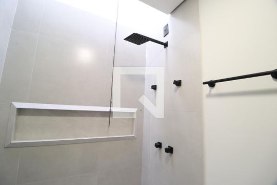 Banheiro/Suíte 1 de casa para alugar com 2 quartos, 85m² em Shopping Park, Uberlândia