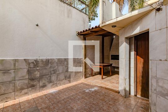 Quintal de casa à venda com 2 quartos, 170m² em Menino Deus, Porto Alegre
