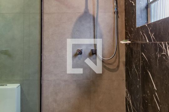Banheiro Social de casa à venda com 2 quartos, 170m² em Menino Deus, Porto Alegre