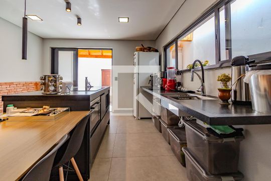 Sala/Cozinha de casa à venda com 2 quartos, 170m² em Menino Deus, Porto Alegre