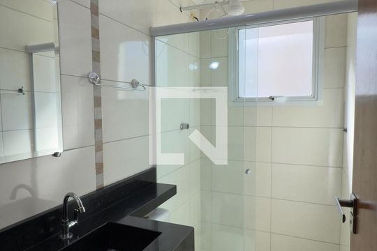 Banheiro de apartamento para alugar com 2 quartos, 75m² em Aviação, Praia Grande