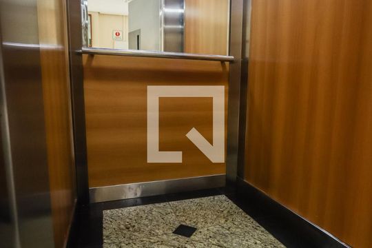 Área comum - Elevador de apartamento para alugar com 3 quartos, 71m² em Parque Munhoz, São Paulo