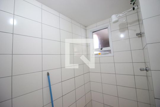 Banheiro de apartamento à venda com 2 quartos, 49m² em Quitaúna, Osasco