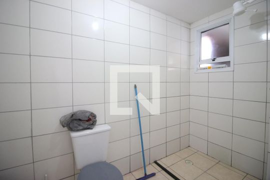 Banheiro de apartamento à venda com 2 quartos, 49m² em Quitaúna, Osasco