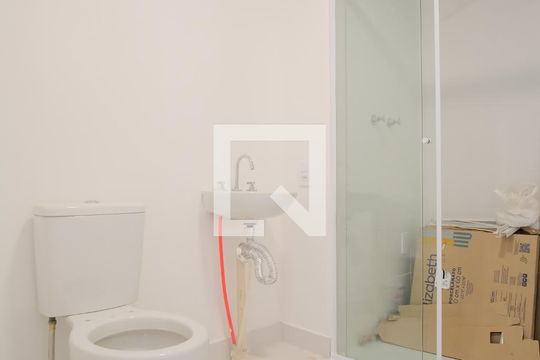 Banheiro Social de kitnet/studio para alugar com 1 quarto, 28m² em Vila Aricanduva, São Paulo