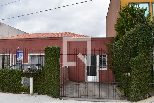 Fachada de casa para alugar com 1 quarto, 38m² em Cajuru, Curitiba