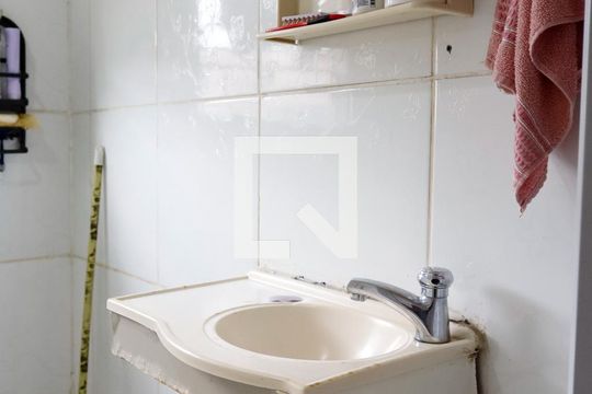 Banheiro de casa para alugar com 1 quarto, 170m² em Veloso, Osasco