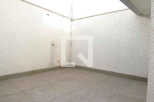 Área Externa de casa à venda com 3 quartos, 145m² em Bussocaba, Osasco