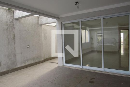 Sala de casa à venda com 3 quartos, 145m² em Bussocaba, Osasco