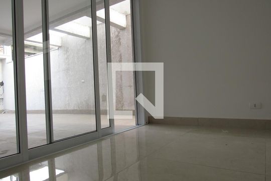 Sala de casa à venda com 3 quartos, 145m² em Bussocaba, Osasco
