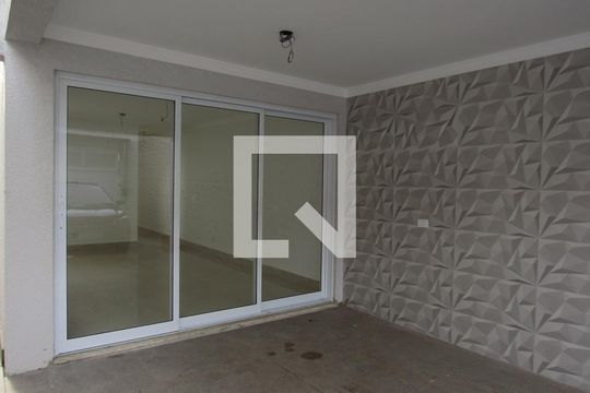 Sala de casa à venda com 3 quartos, 145m² em Bussocaba, Osasco