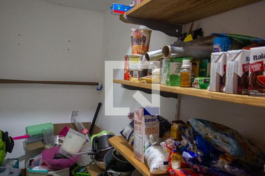 Despensa de casa de condomínio para alugar com 3 quartos, 150m² em Vargem Grande, Rio de Janeiro